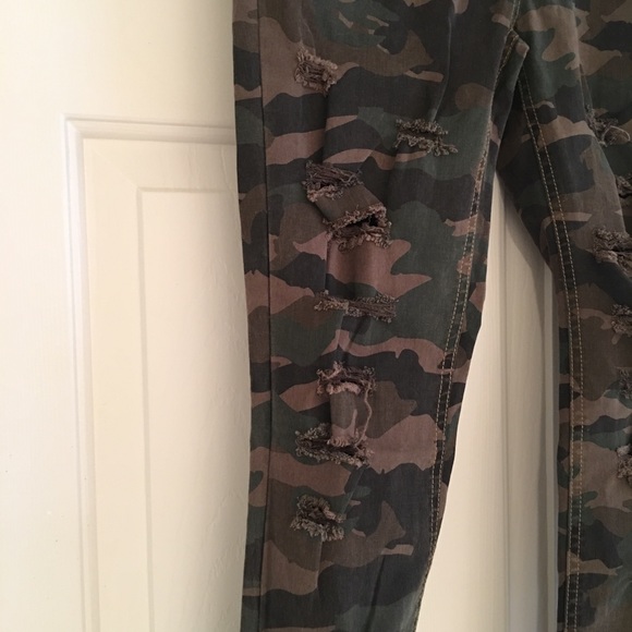 Camouflaged ripped/distressed skinny jeans - Picture 2 of 7